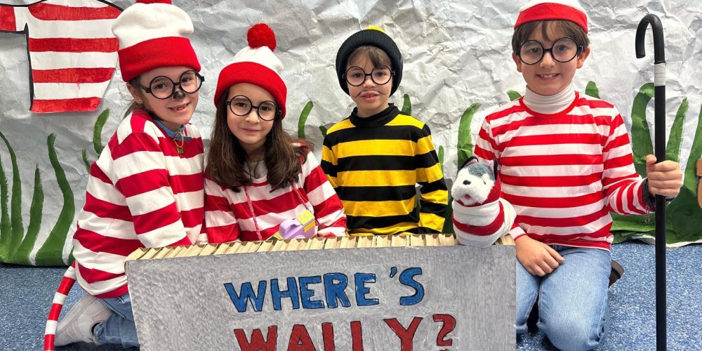 ¿Dónde está Wally? ¡En el Colegio Afuera!